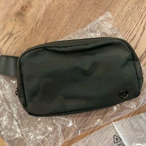 Lululemon Everywhere Belt Bag Camo